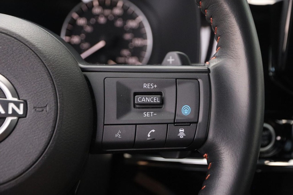Nissan Pathfinder Vehicle Image 13