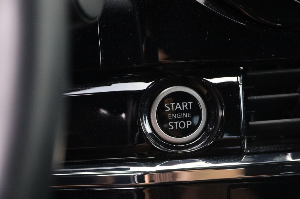 Nissan Pathfinder Vehicle Image 15