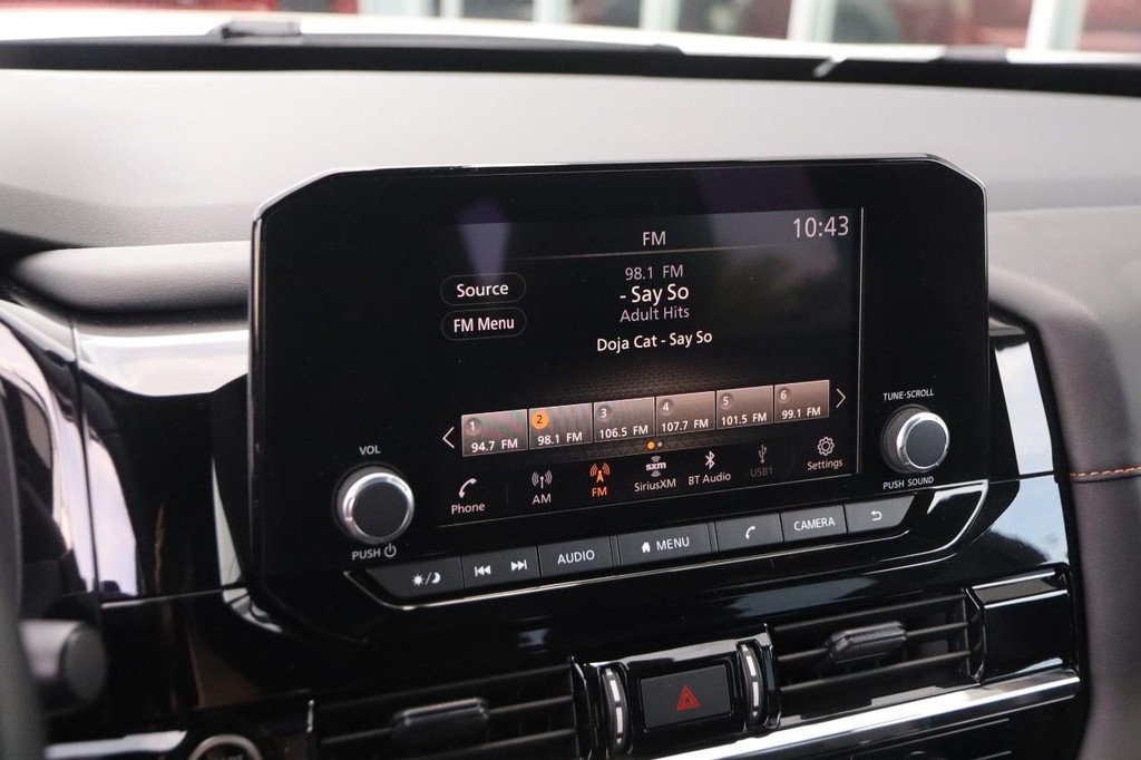 Nissan Pathfinder Vehicle Image 16