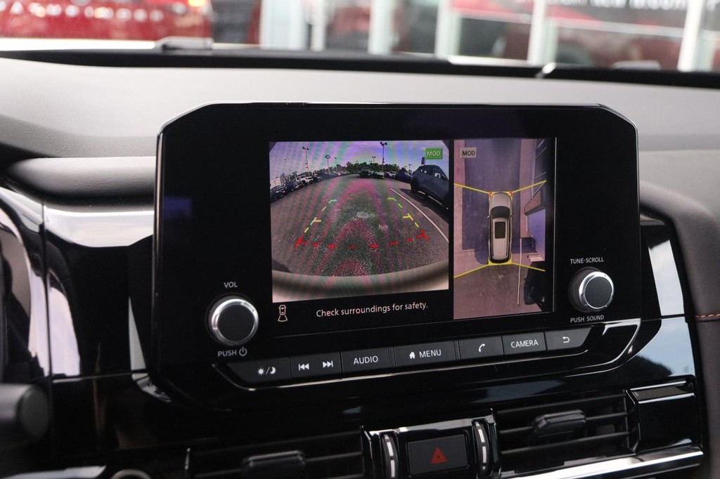 Nissan Pathfinder Vehicle Image 17