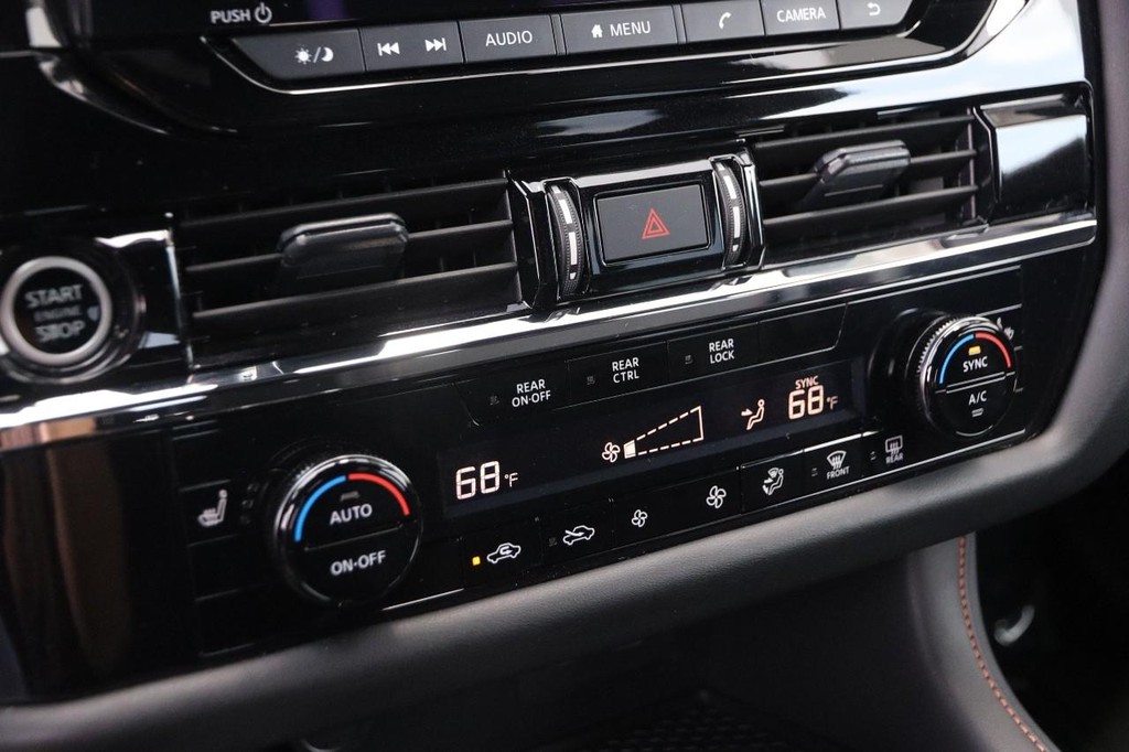 Nissan Pathfinder Vehicle Image 18