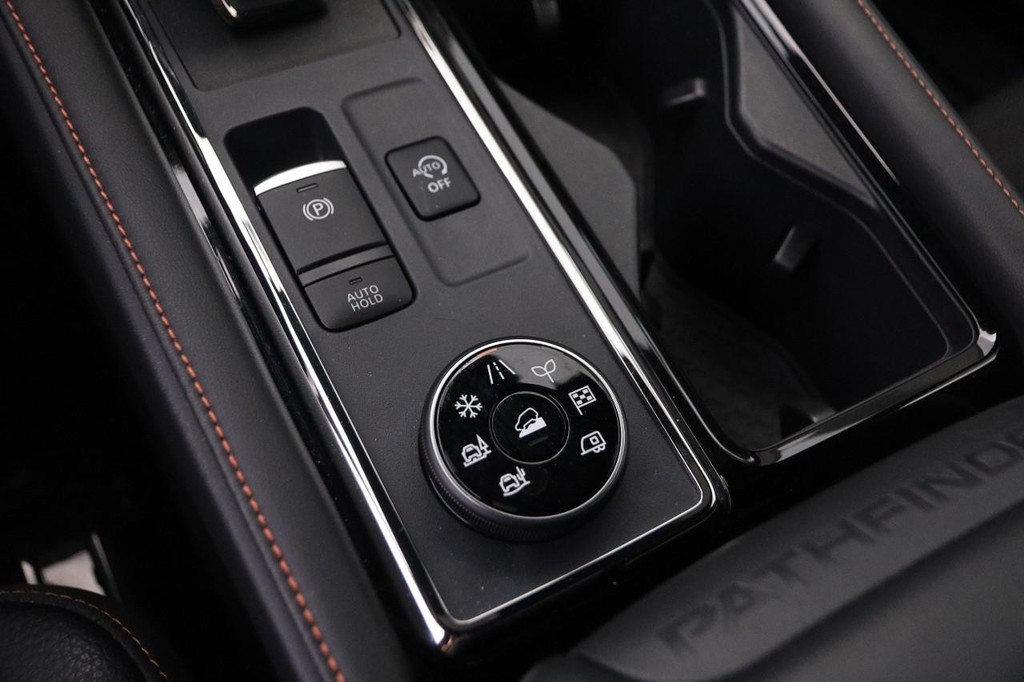 Nissan Pathfinder Vehicle Image 20