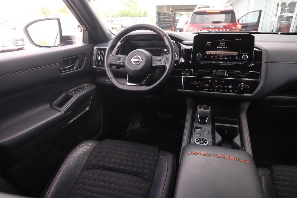 Nissan Pathfinder Vehicle Image 23