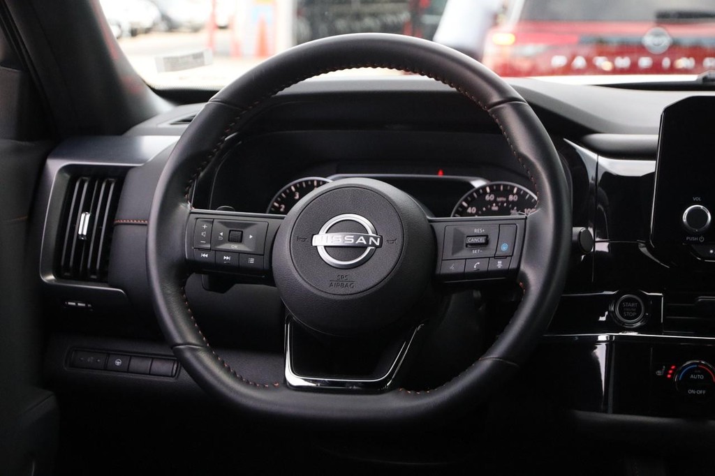 Nissan Pathfinder Vehicle Image 24