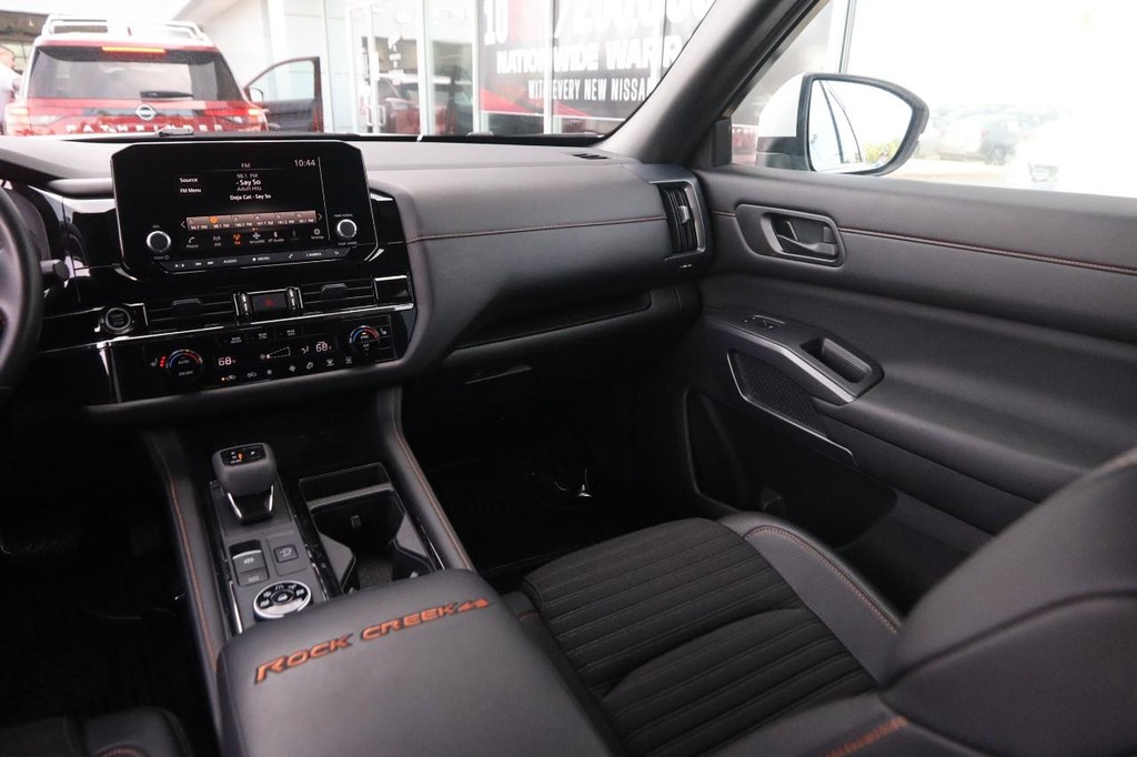 Nissan Pathfinder Vehicle Image 26
