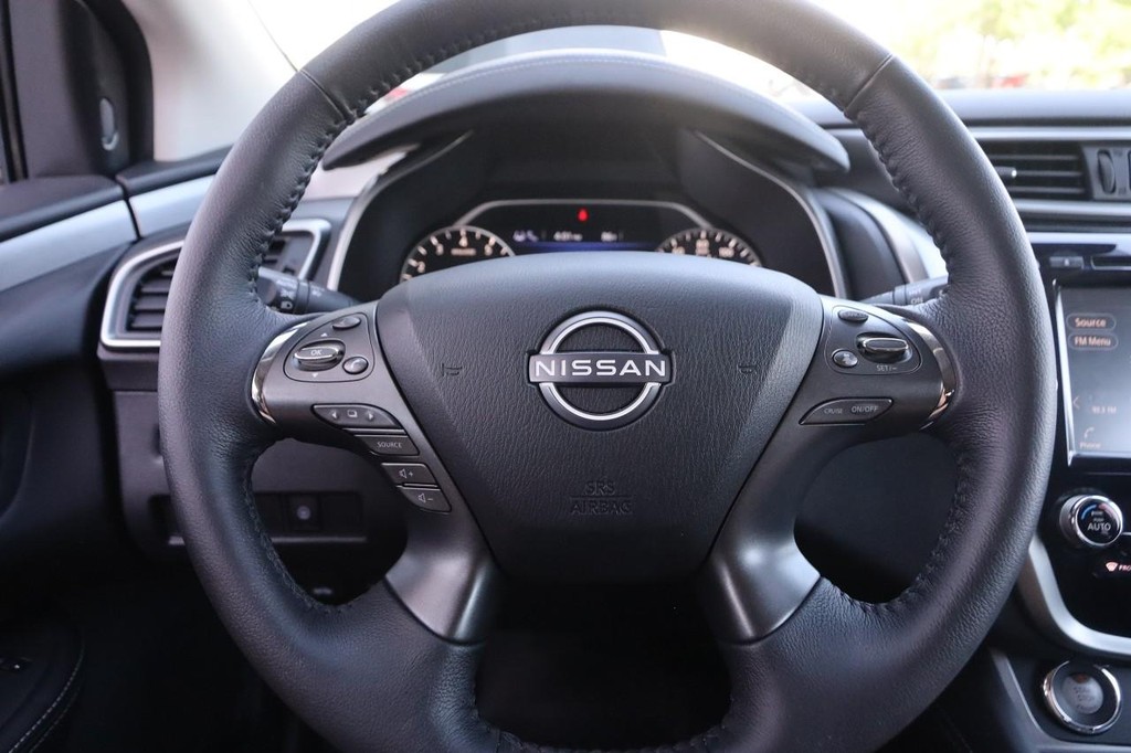 Nissan Murano Vehicle Image 10