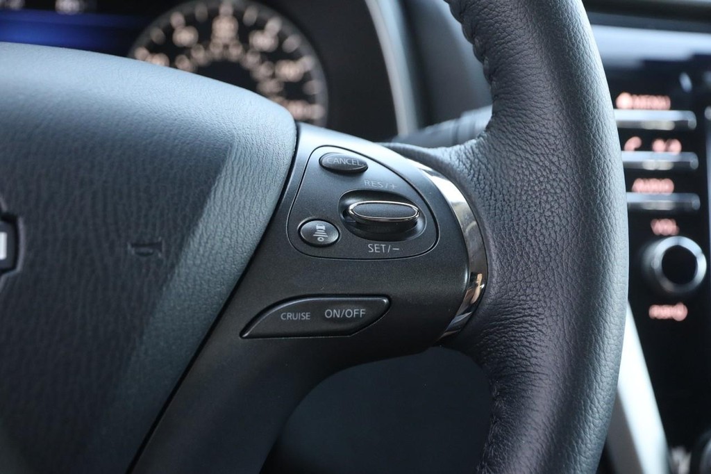 Nissan Murano Vehicle Image 12