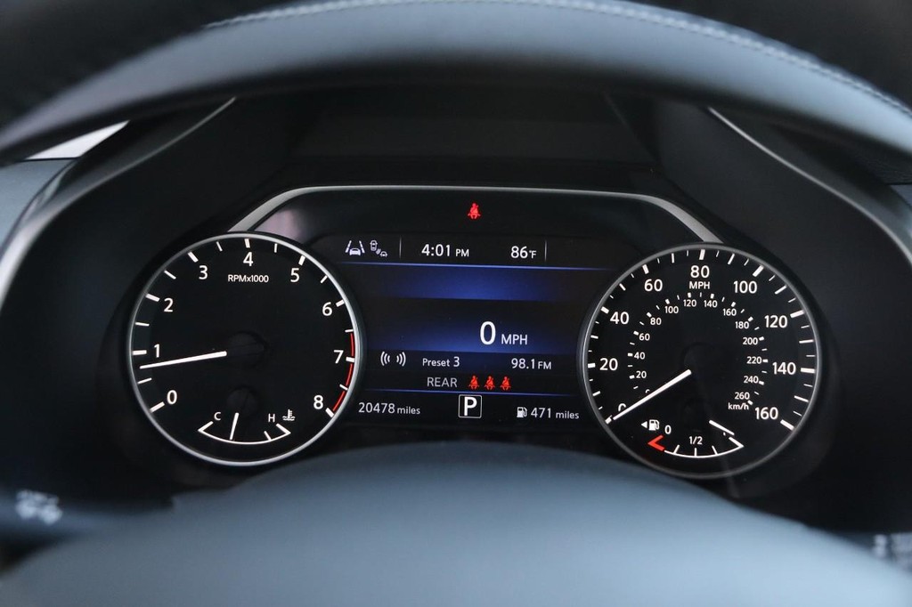 Nissan Murano Vehicle Image 13