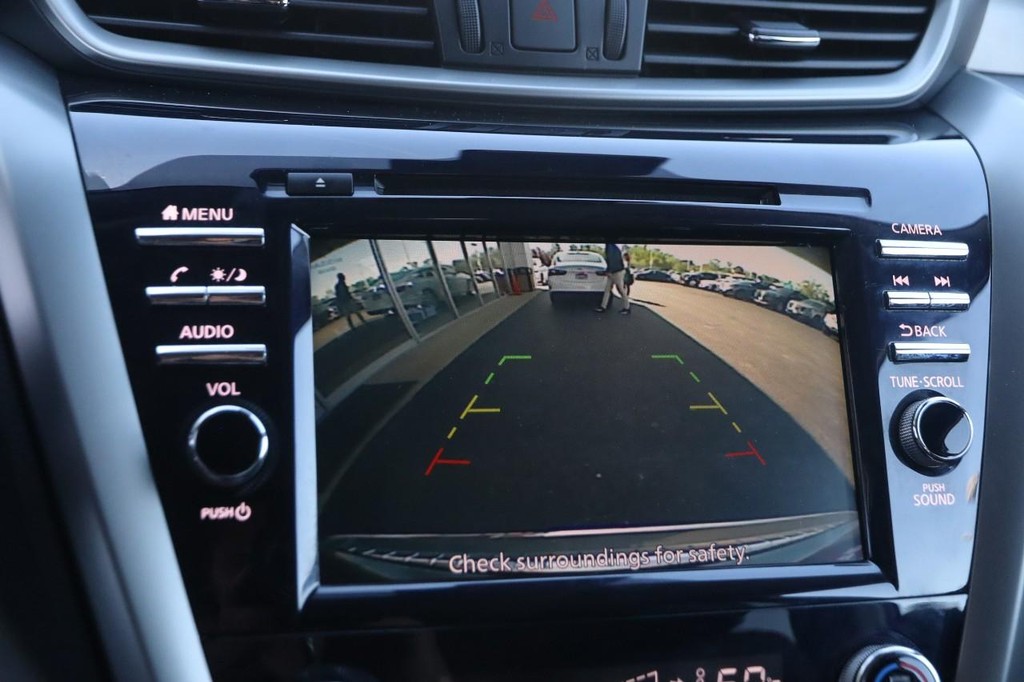 Nissan Murano Vehicle Image 17