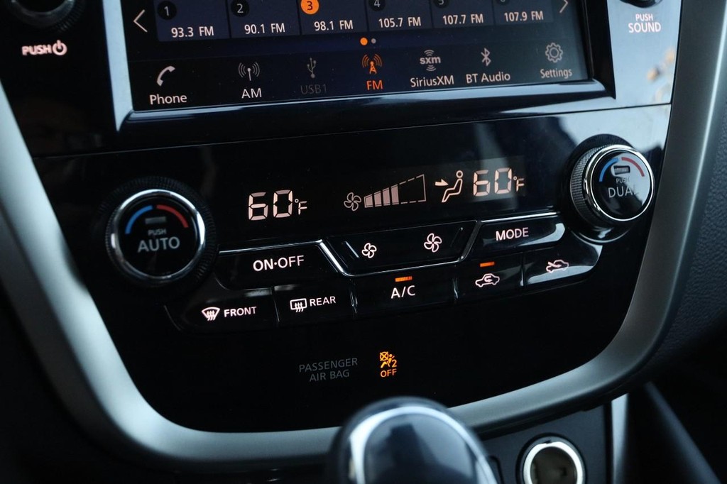 Nissan Murano Vehicle Image 18