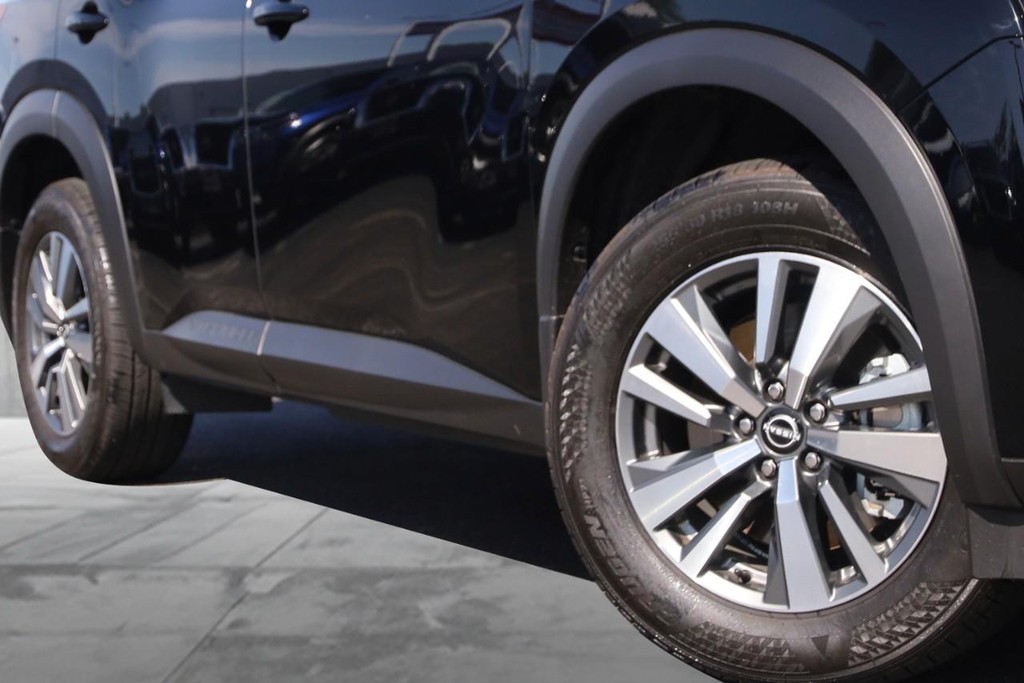 Nissan Pathfinder Vehicle Image 03