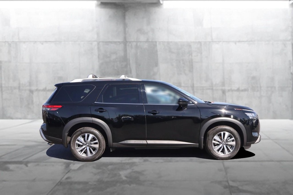 Nissan Pathfinder Vehicle Image 05