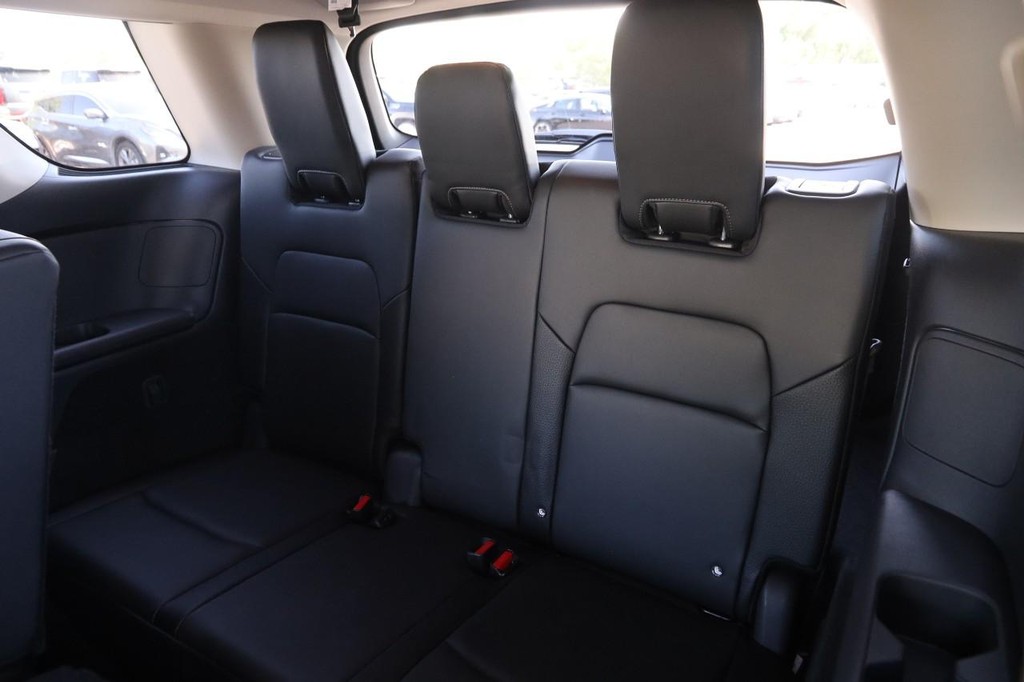 Nissan Pathfinder Vehicle Image 11