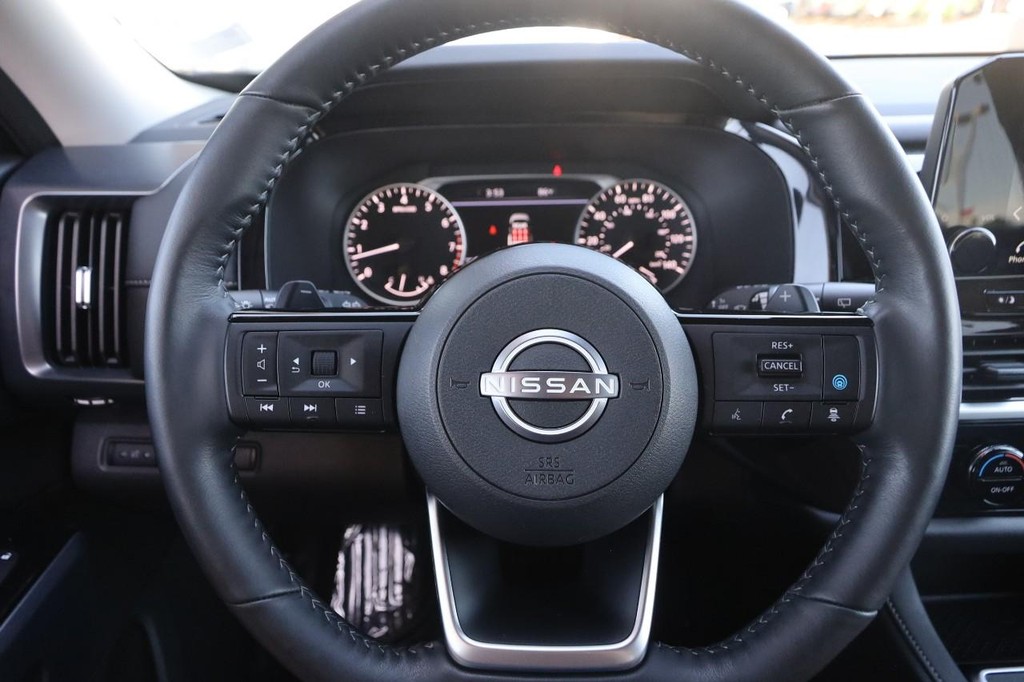 Nissan Pathfinder Vehicle Image 12
