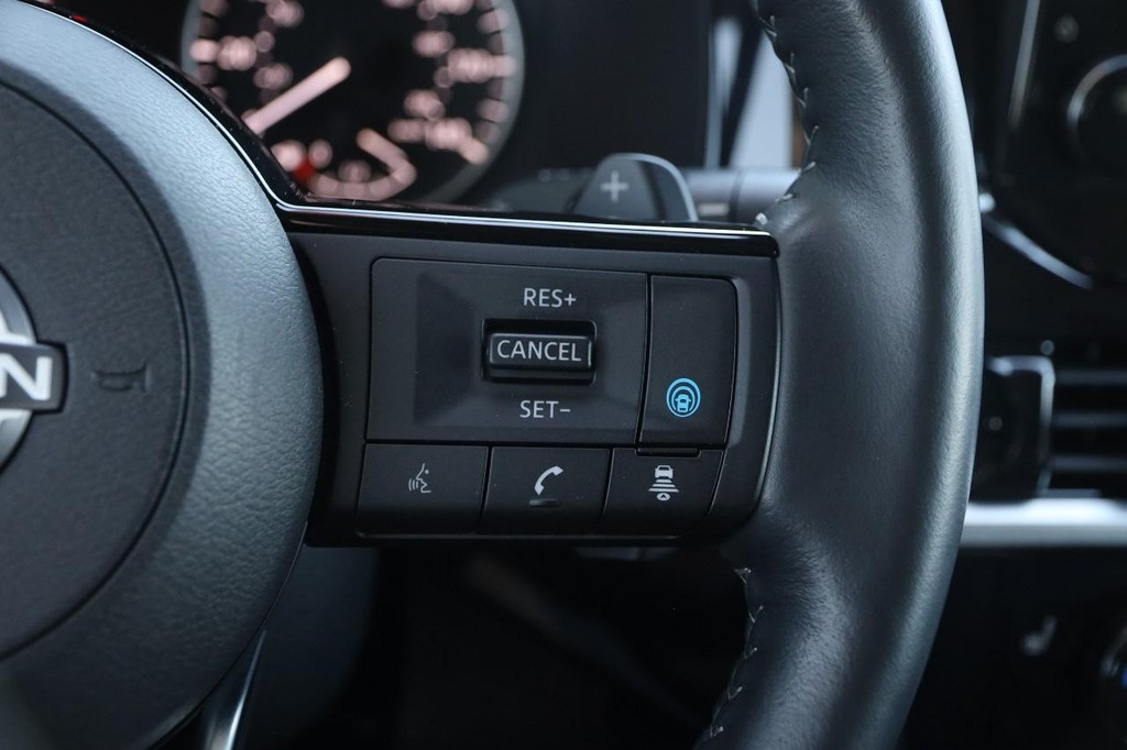 Nissan Pathfinder Vehicle Image 14