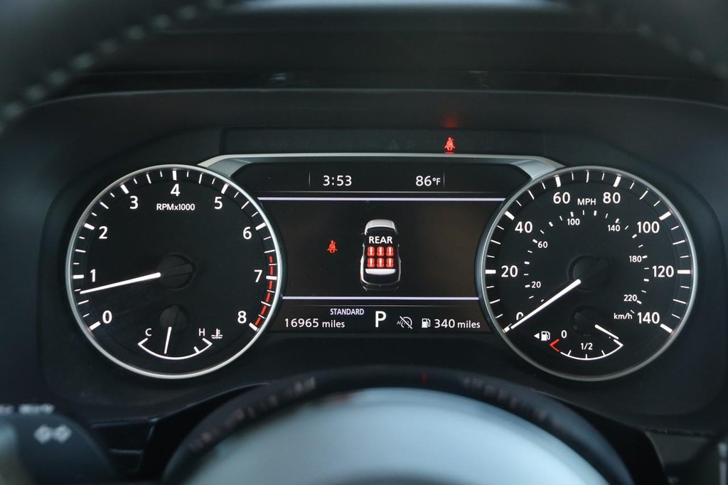 Nissan Pathfinder Vehicle Image 15