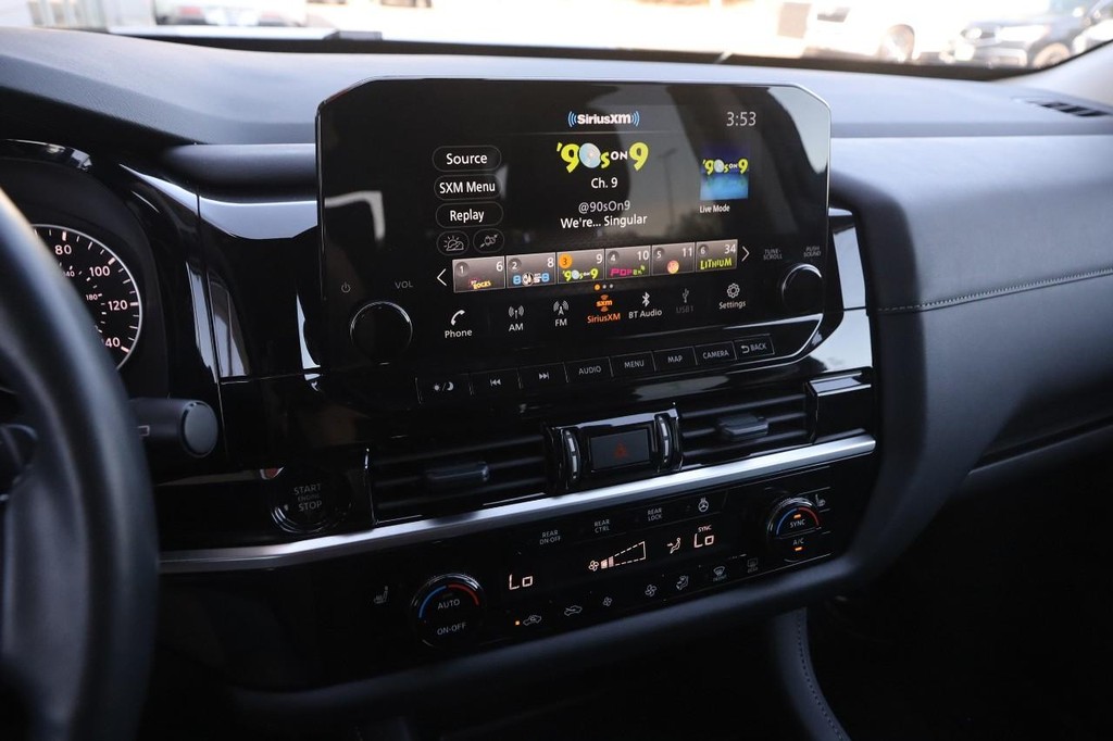 Nissan Pathfinder Vehicle Image 17