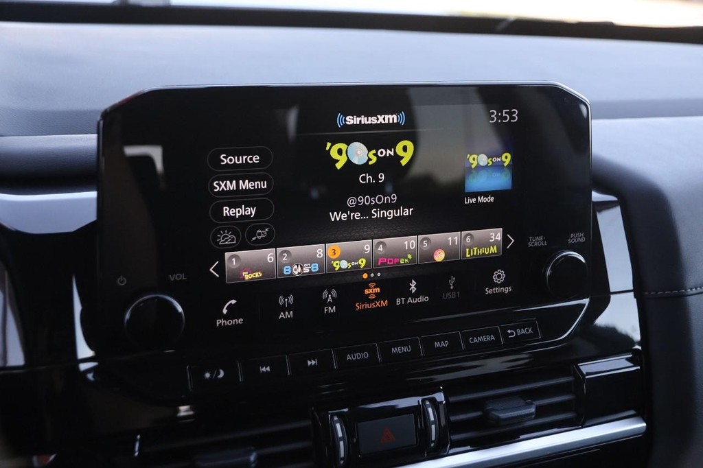 Nissan Pathfinder Vehicle Image 18