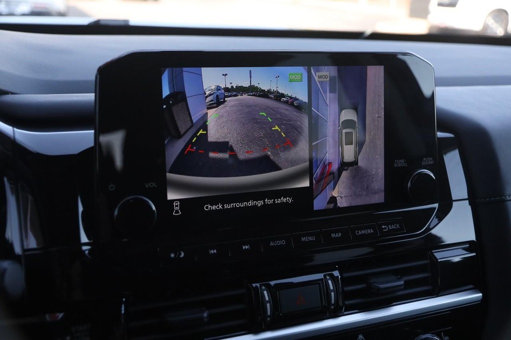 Nissan Pathfinder Vehicle Image 19