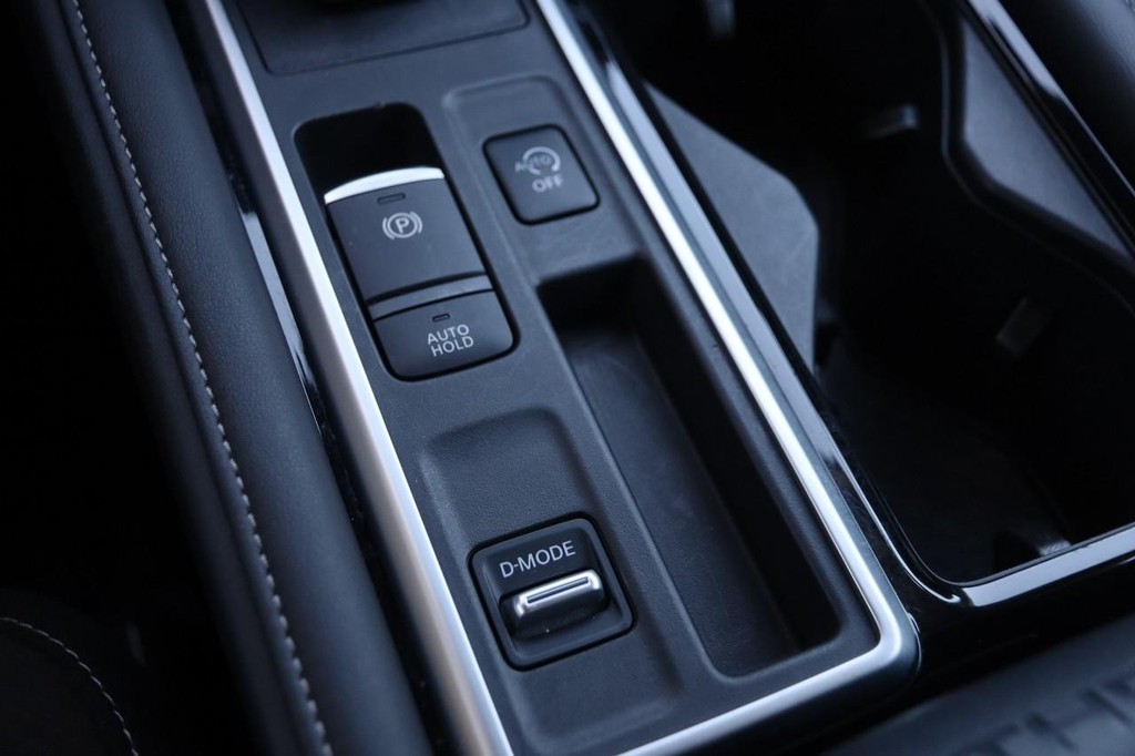 Nissan Pathfinder Vehicle Image 21