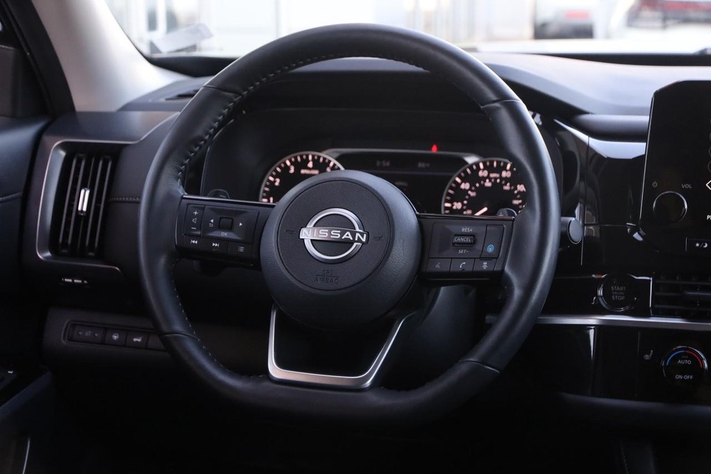 Nissan Pathfinder Vehicle Image 25