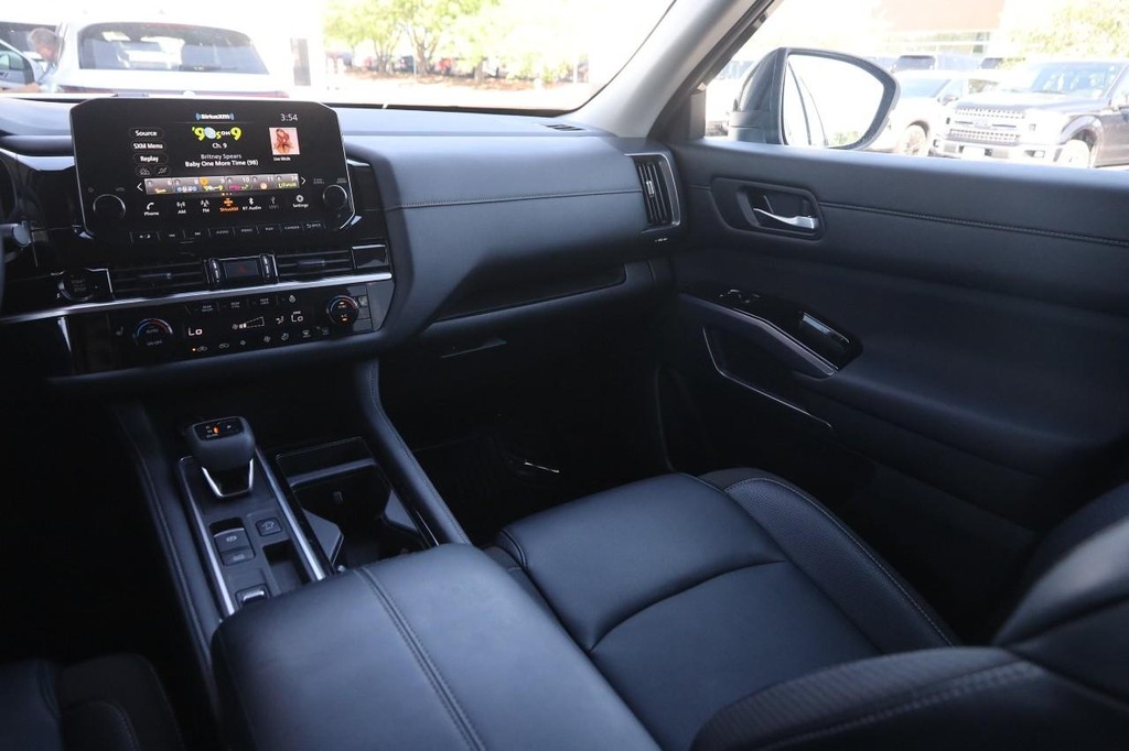 Nissan Pathfinder Vehicle Image 27