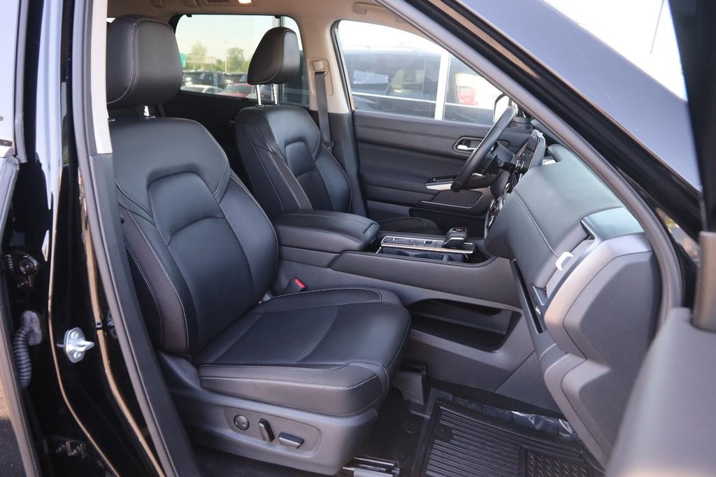 Nissan Pathfinder Vehicle Image 28