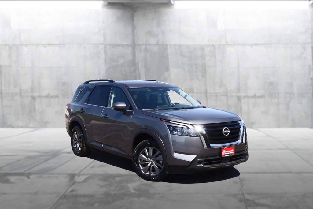 Nissan Pathfinder Vehicle Image 02