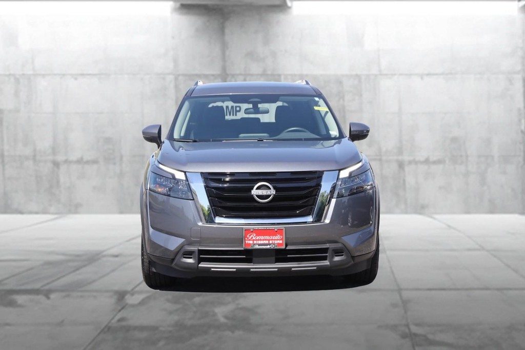 Nissan Pathfinder Vehicle Image 04