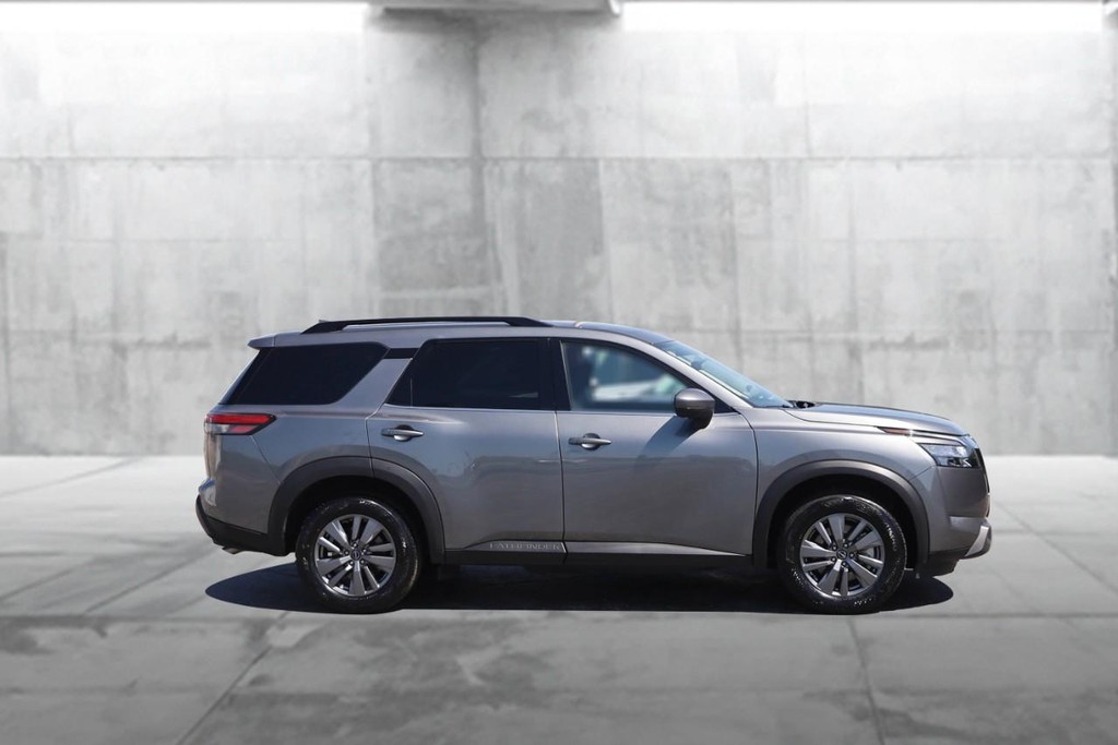 Nissan Pathfinder Vehicle Image 05