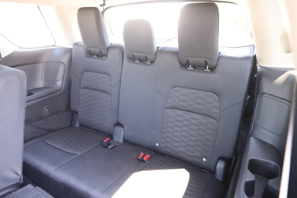 Nissan Pathfinder Vehicle Image 11