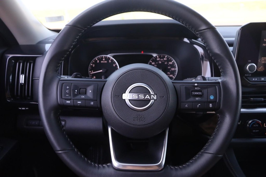 Nissan Pathfinder Vehicle Image 12