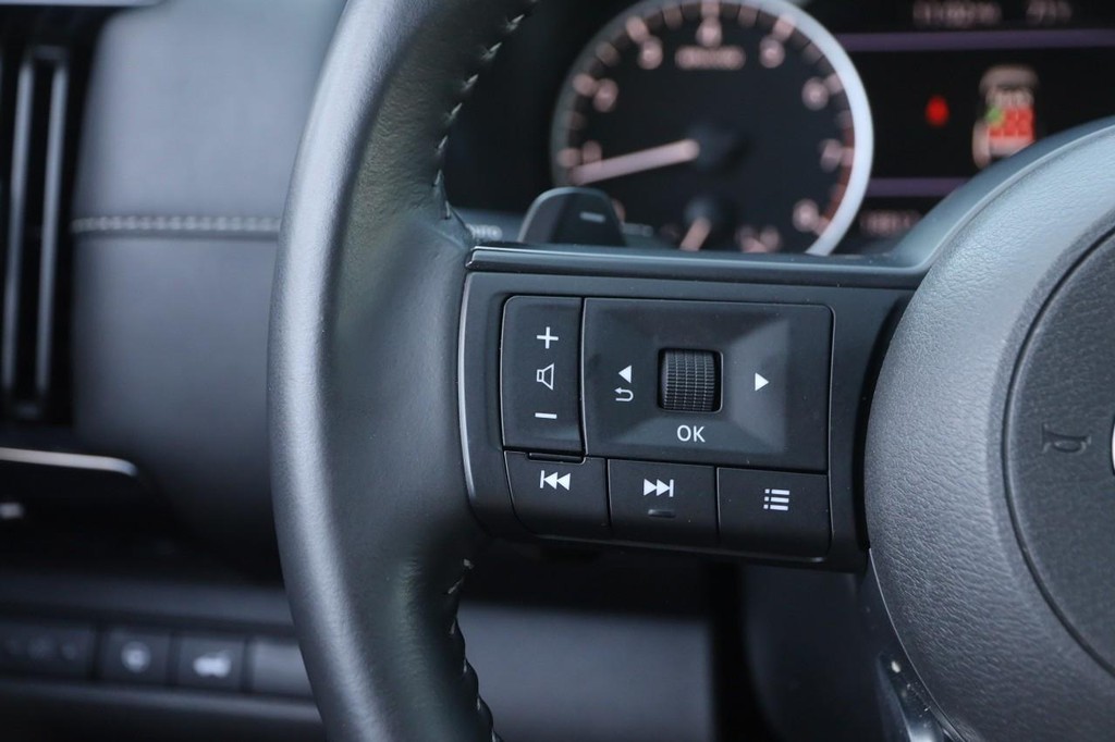 Nissan Pathfinder Vehicle Image 13