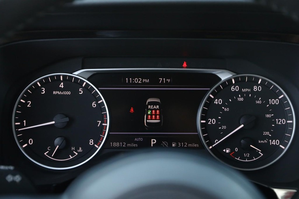 Nissan Pathfinder Vehicle Image 15