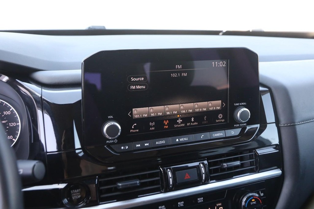 Nissan Pathfinder Vehicle Image 17