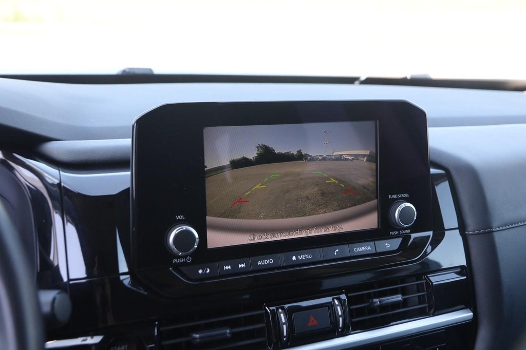 Nissan Pathfinder Vehicle Image 18