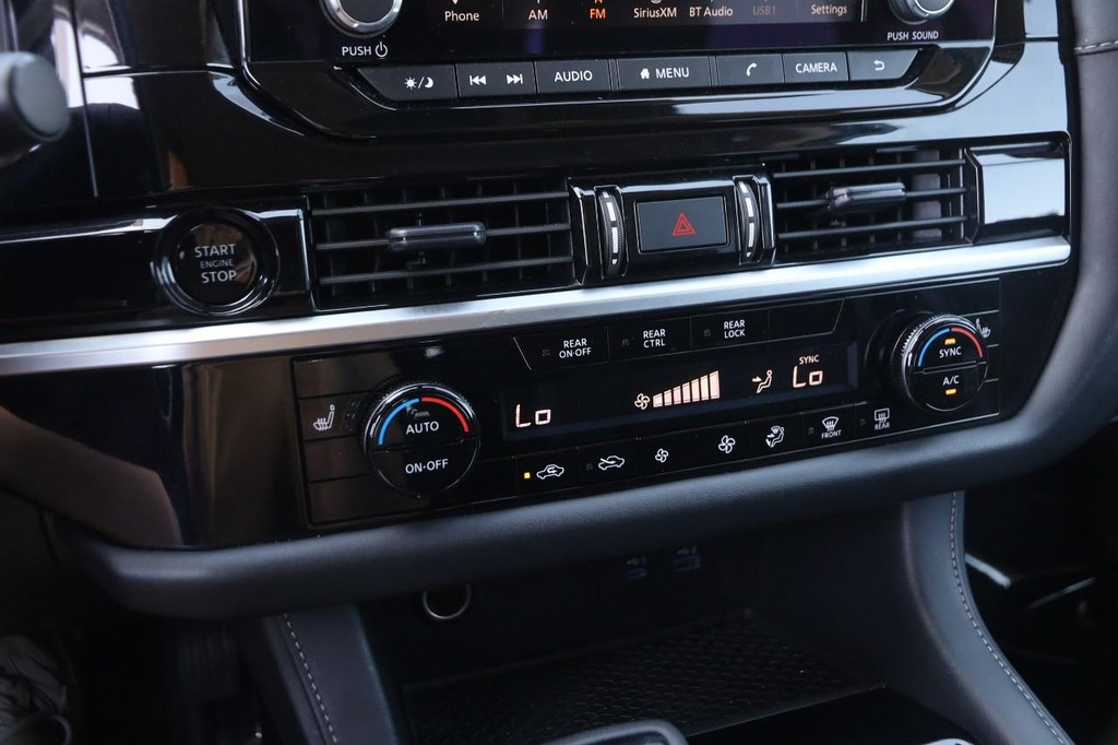 Nissan Pathfinder Vehicle Image 19