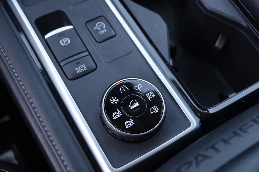 Nissan Pathfinder Vehicle Image 22