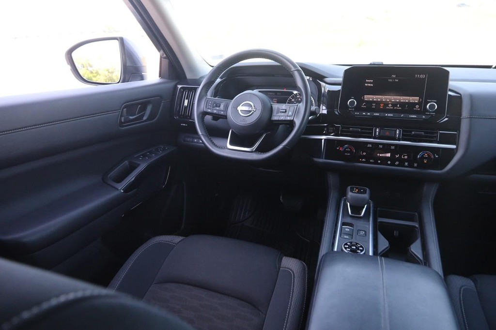 Nissan Pathfinder Vehicle Image 25