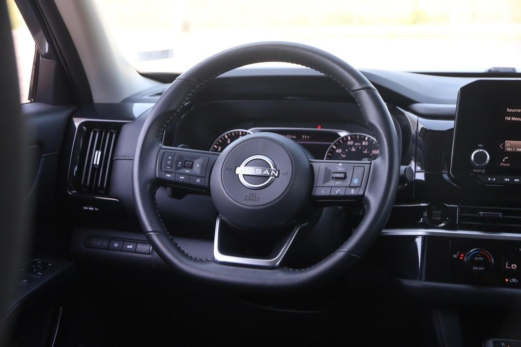 Nissan Pathfinder Vehicle Image 26