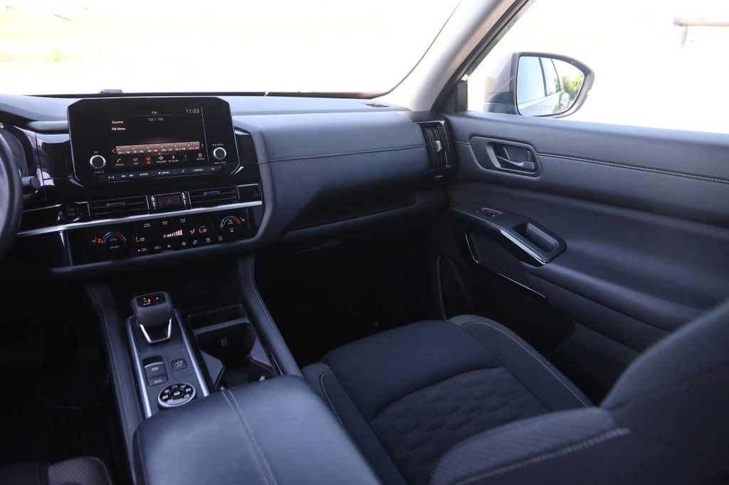 Nissan Pathfinder Vehicle Image 28