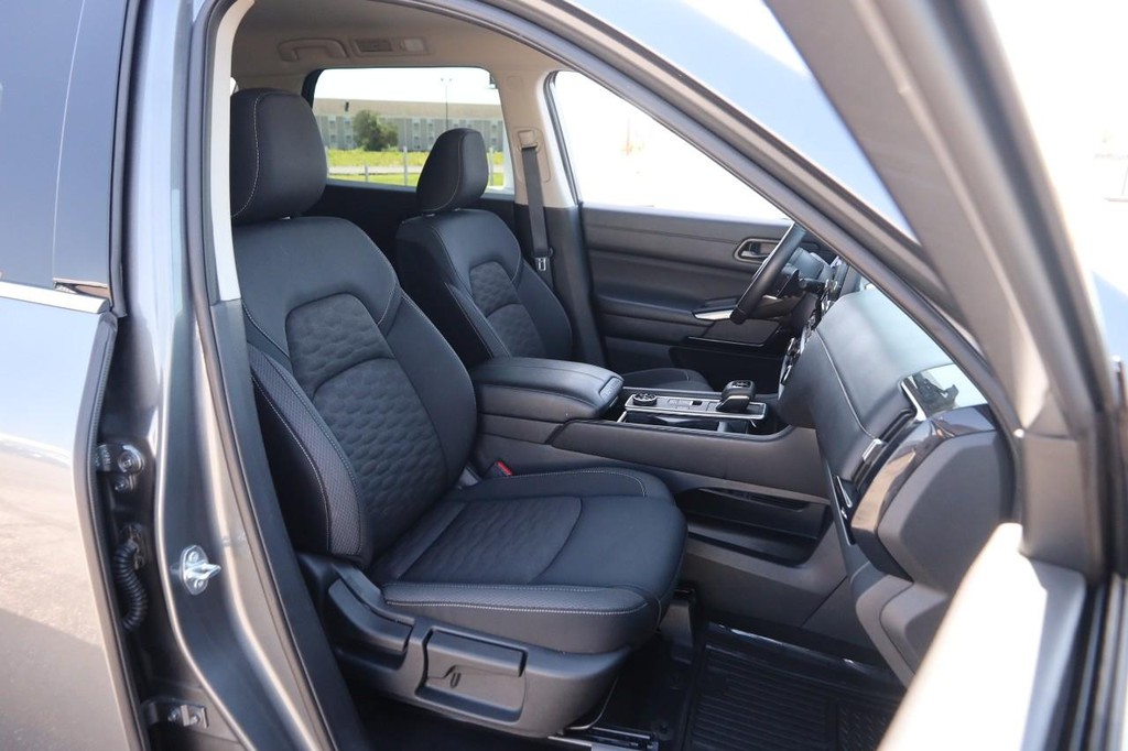 Nissan Pathfinder Vehicle Image 29