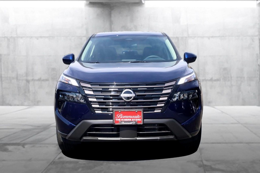 Nissan Rogue Vehicle Image 04