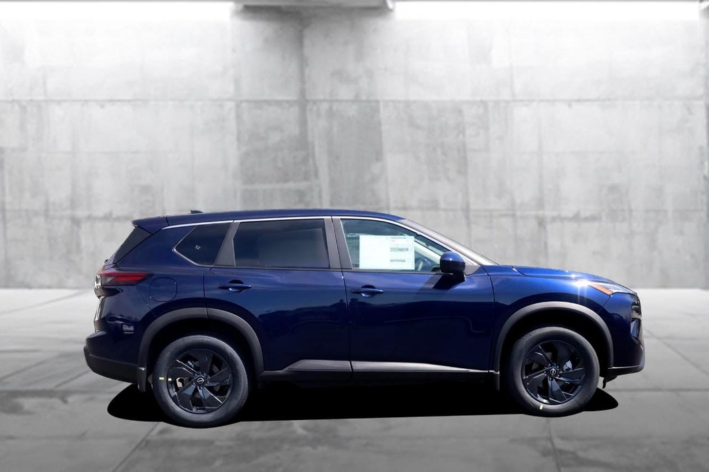 Nissan Rogue Vehicle Image 05