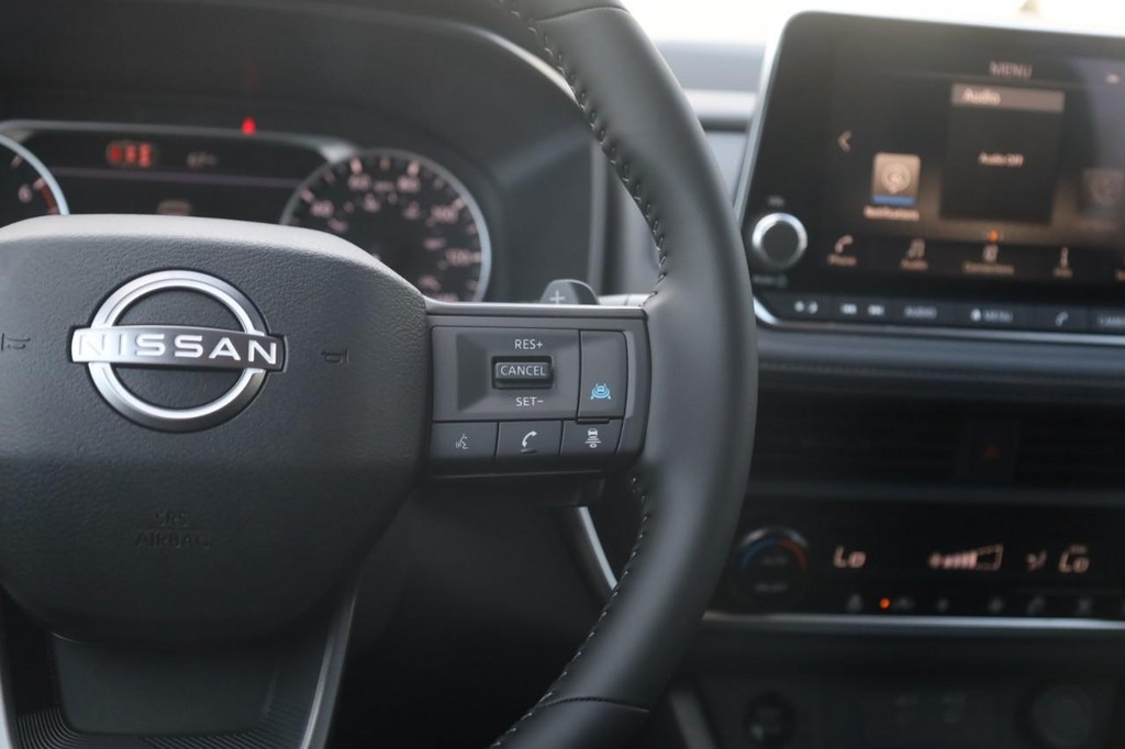 Nissan Rogue Vehicle Image 09