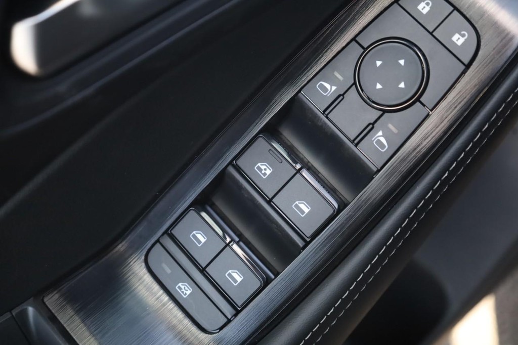 Nissan Rogue Vehicle Image 11