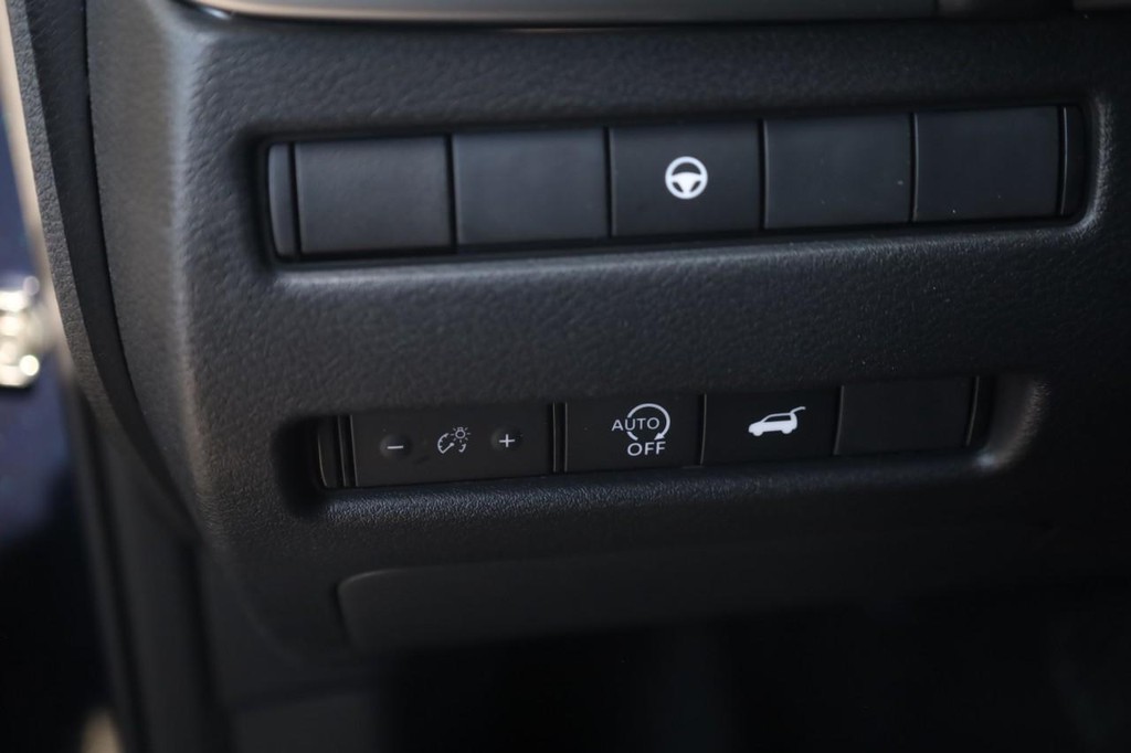 Nissan Rogue Vehicle Image 12
