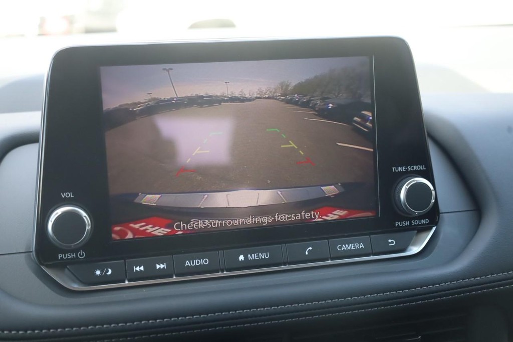 Nissan Rogue Vehicle Image 15