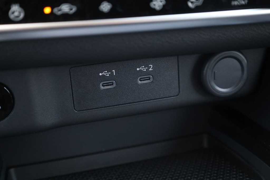 Nissan Rogue Vehicle Image 17