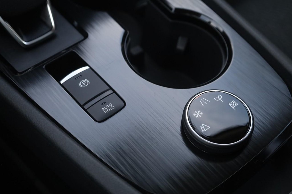 Nissan Rogue Vehicle Image 18